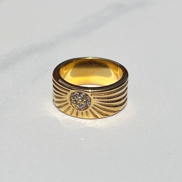 New! “Soline” Ribbed Gold Ring - Picture 3 of 5